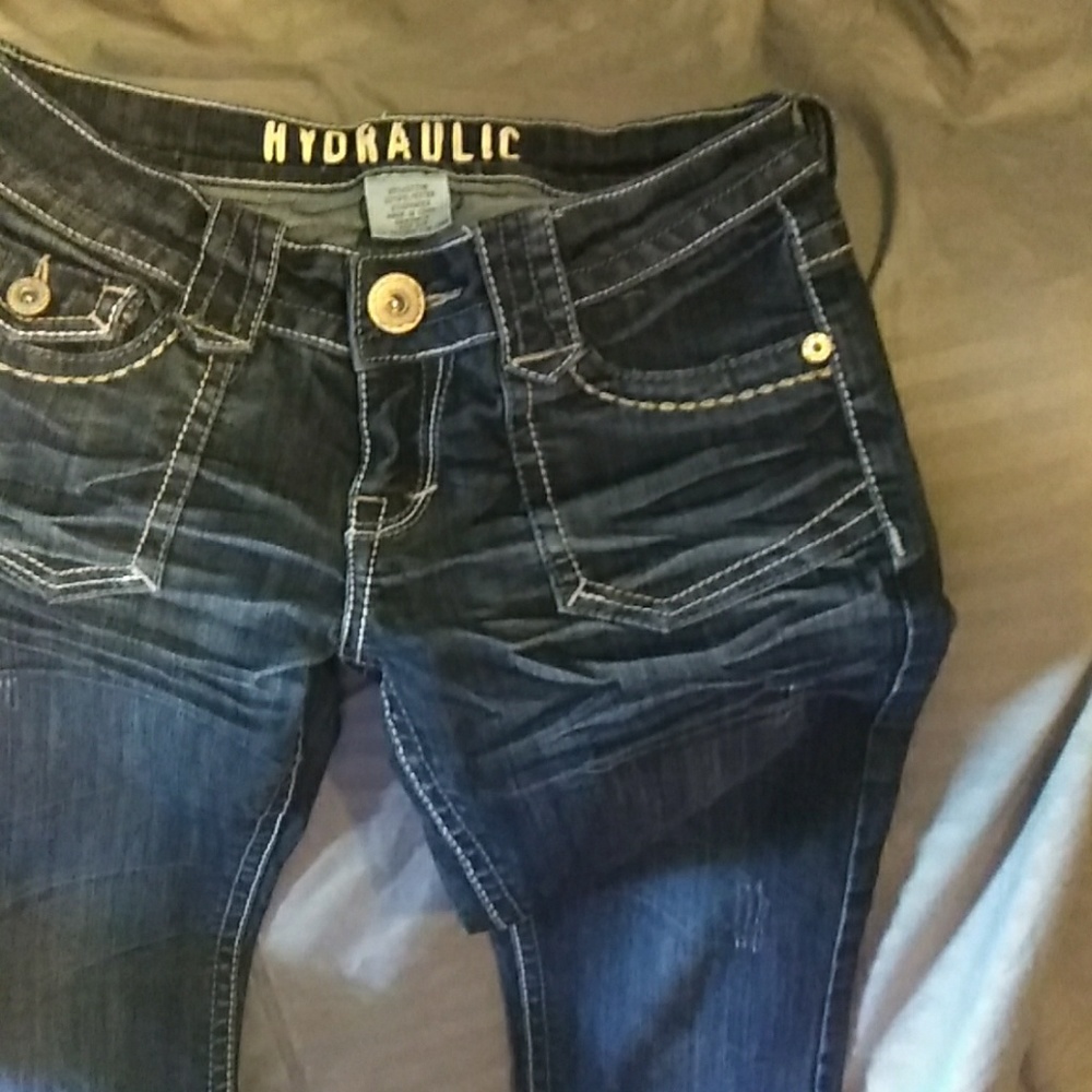 Hydraulic capris